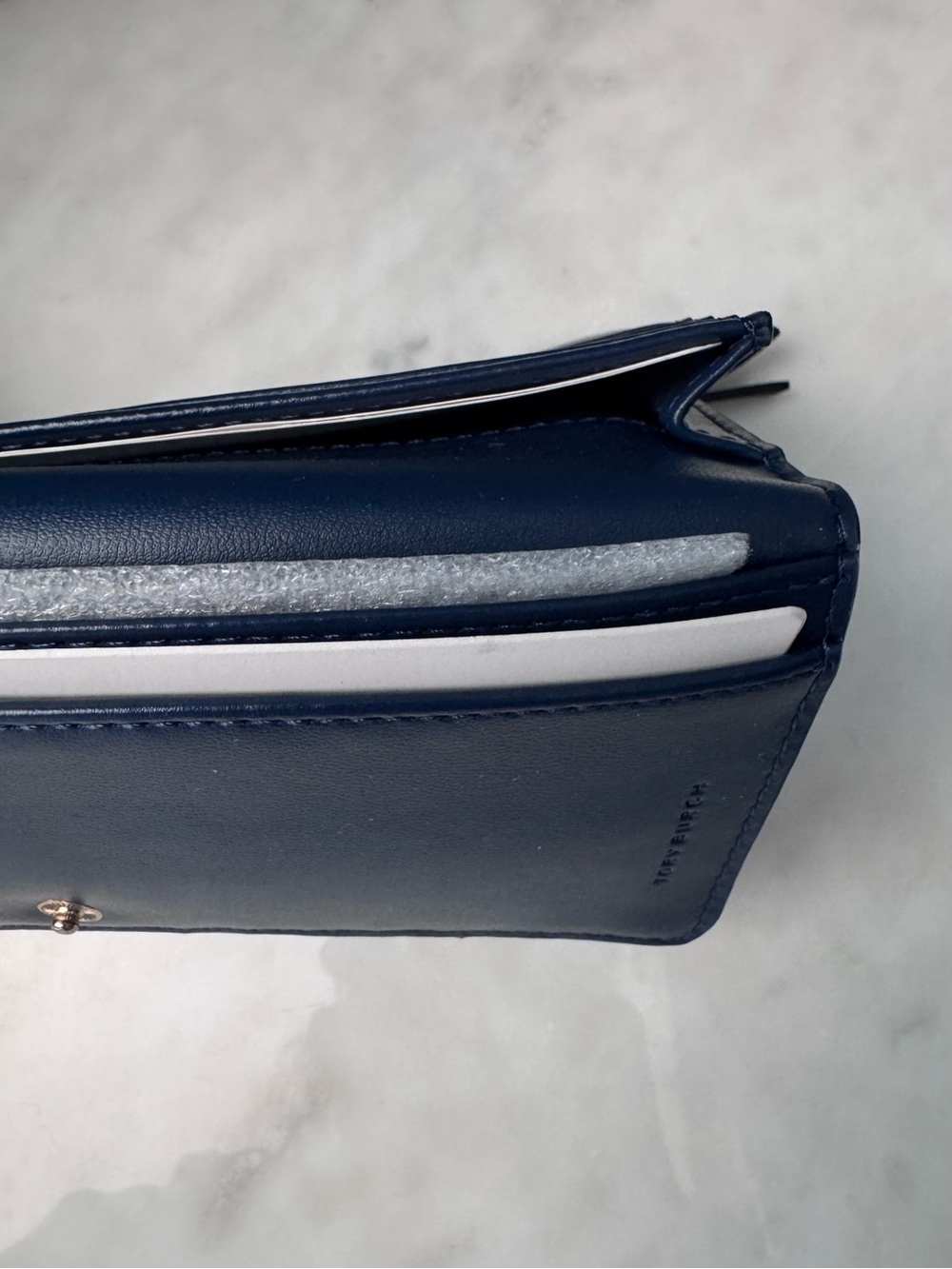 NEW Tory Burch Robinson Slim Black Wallet - Picture 4 of 4